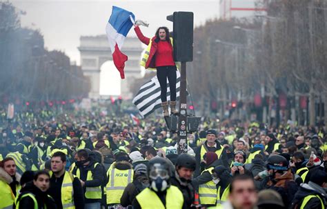  Les Gilets Jaunes 시위의 파장: 프랑스 경제 불평등과 사회적 분열의 고찰